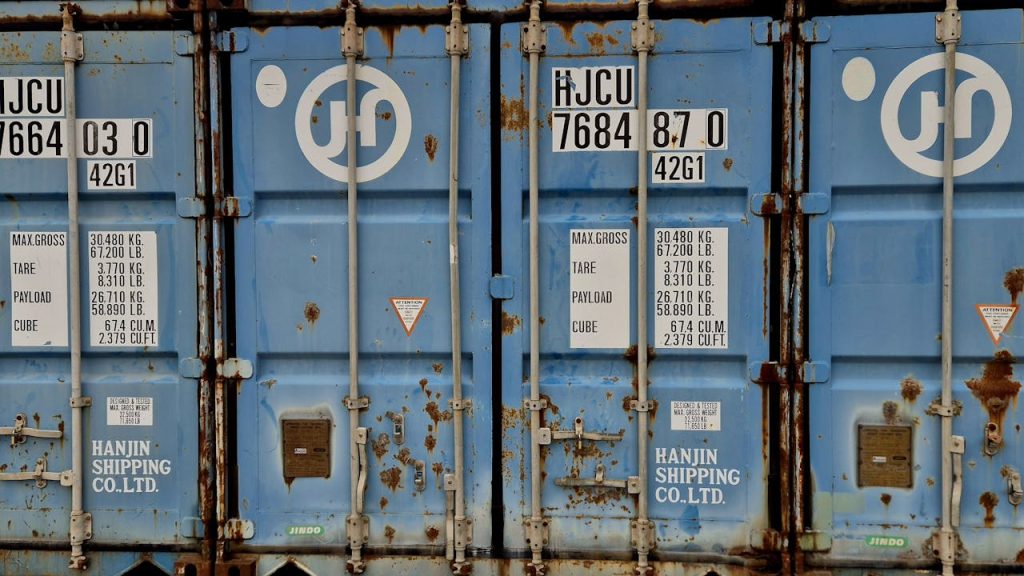 Shipping Cars from USA to Europe: Ro-Ro vs. Container Loading